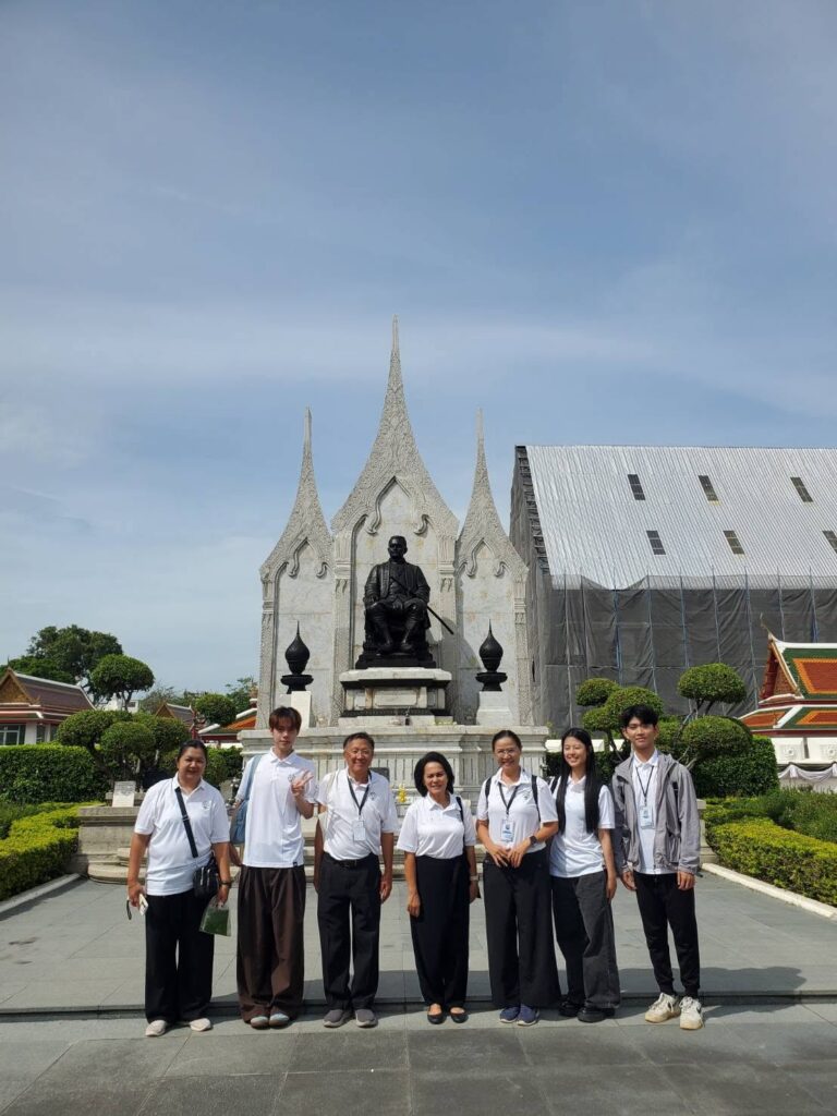 มูลนิธิฯ นำนักศึกษาจากมหาวิทยาลัยแห่งชาติเจิ้งจิ้อ (NCCU), ไต้หวัน ศึกษาเรียนรู้กรุงรัตนโกสินทร์ เรียนรู้พระราชประวัติและพระราชกรณียกิจพระบาทสมเด็จพระนั่งเกล้าเจ้าอยู่หัว