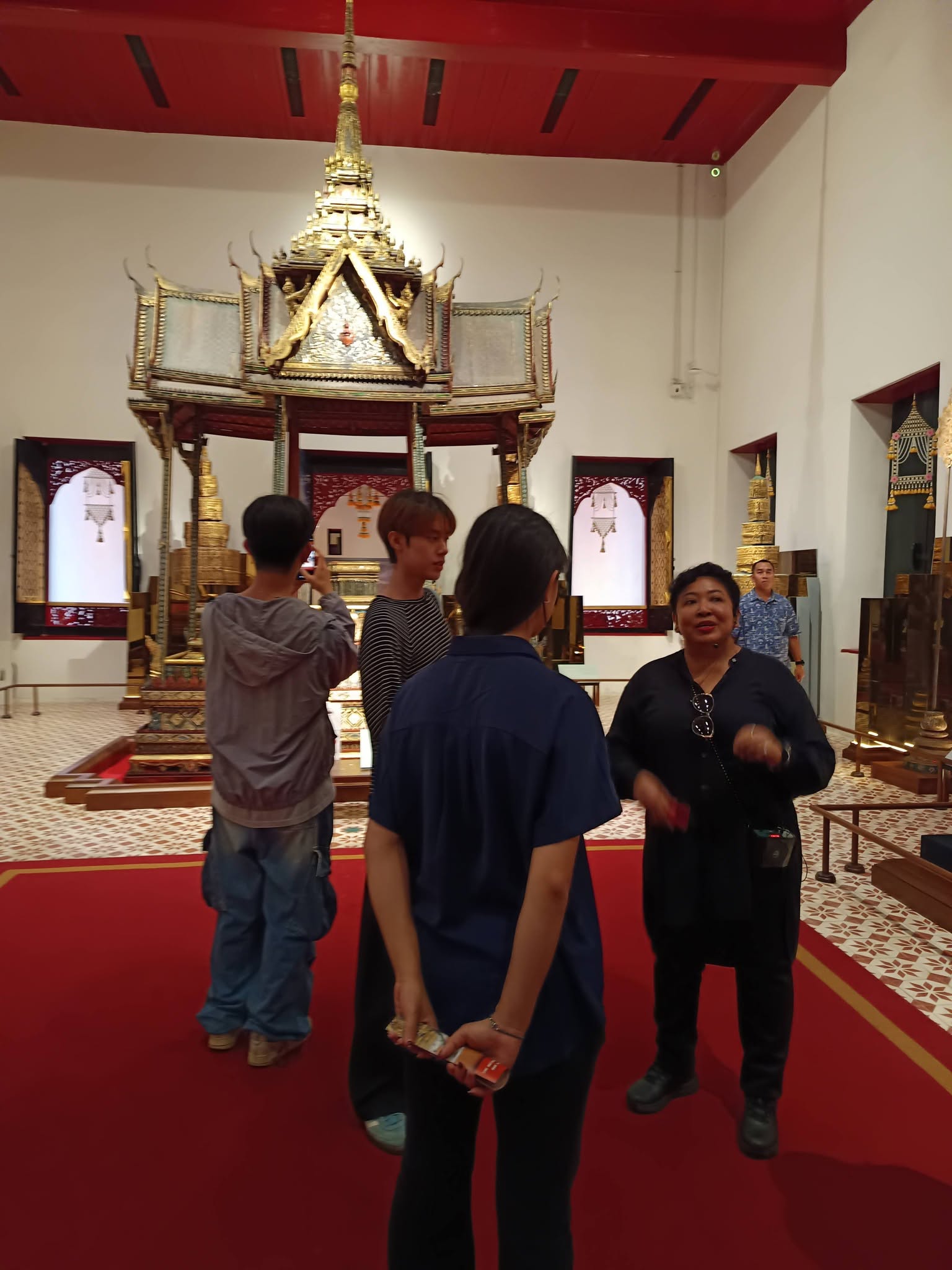 มูนิธิฯ นำนักศึกษาฝึกงานจากมหาวิทยาลัยแห่งชาติเจิ้งจิ้อ (NCCU) ไต้หวัน ศึกษาเรียนรู้ประวัติศาสตร์กรุงรัตนโกสินทร์ ณ พิพิธภัณฑสถานแห่งชาติ พระนคร และศึกษาเรียนรู้เรื่องการแพทย์แผนไทย ณ งานมหกรรมสมุนไพรแห่งชาติ ที่เมืองทองธานี